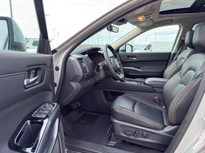 2025 Nissan Pathfinder SL 4WD