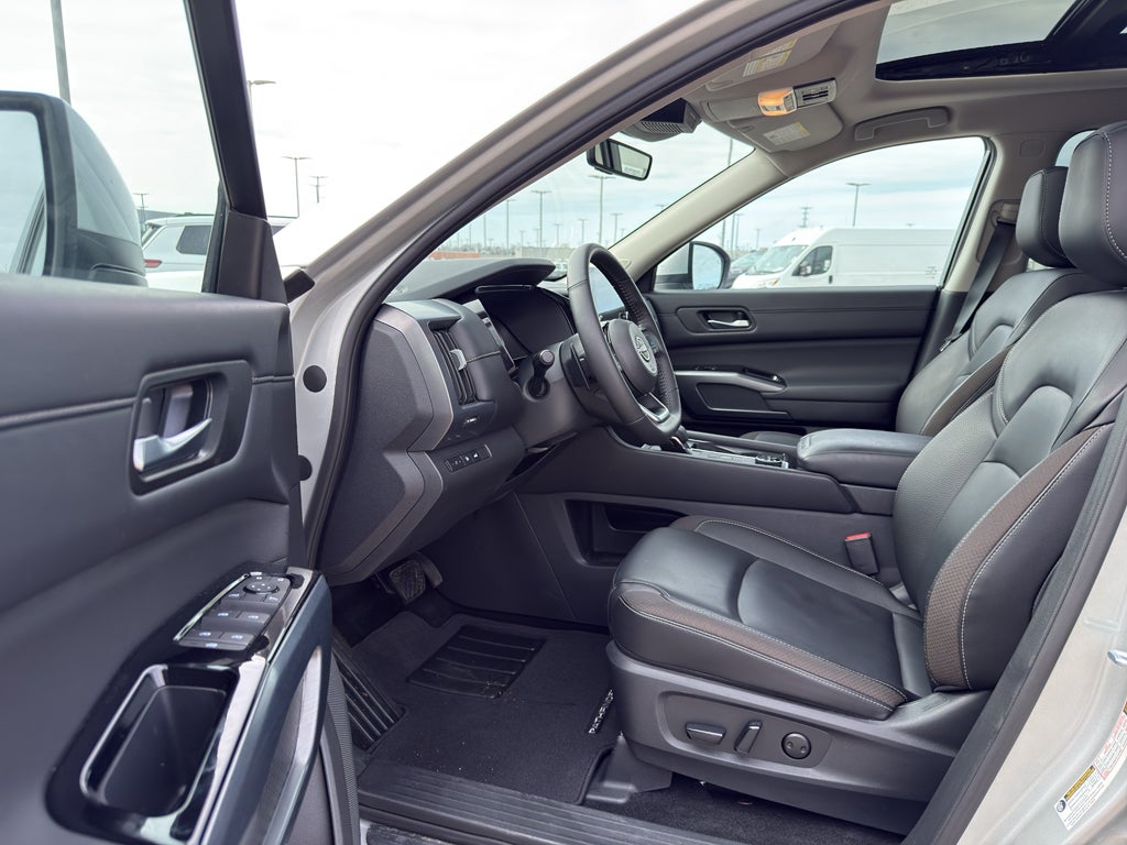 2025 Nissan Pathfinder SL 4WD