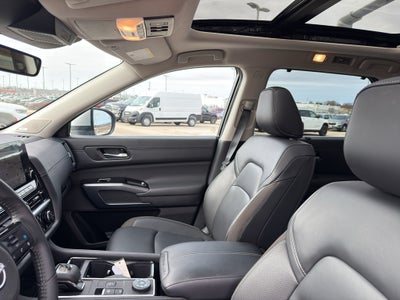 2025 Nissan Pathfinder SL 4WD