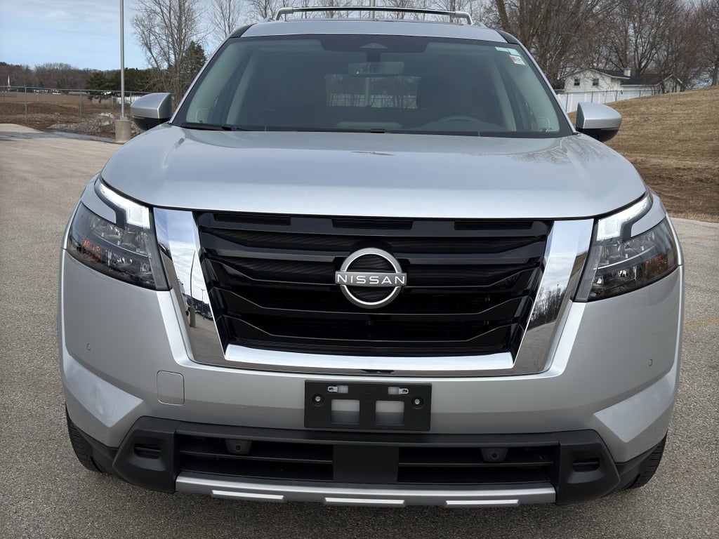 2025 Nissan Pathfinder SL 4WD