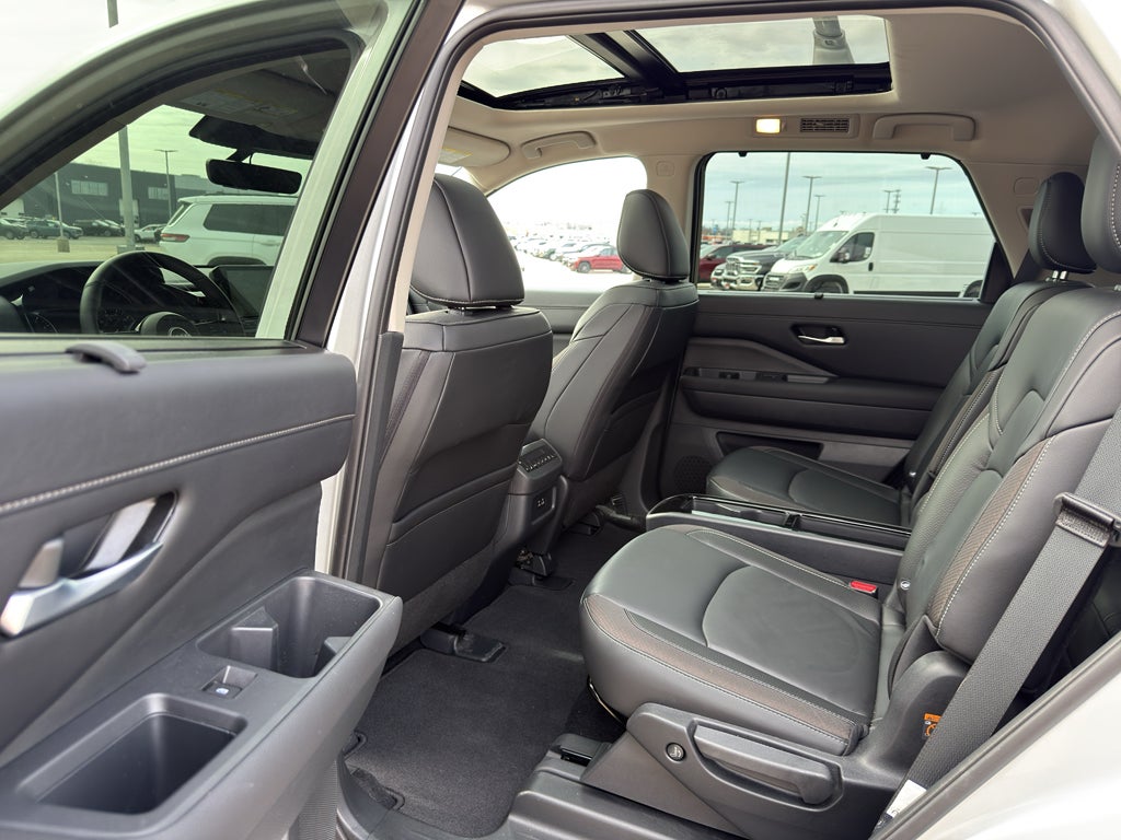 2025 Nissan Pathfinder SL 4WD