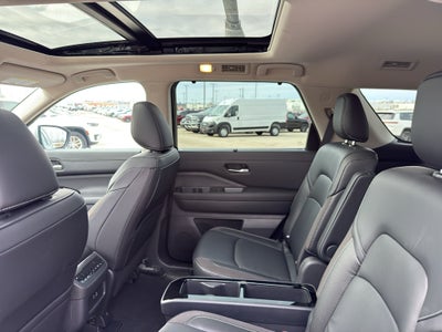 2025 Nissan Pathfinder SL 4WD