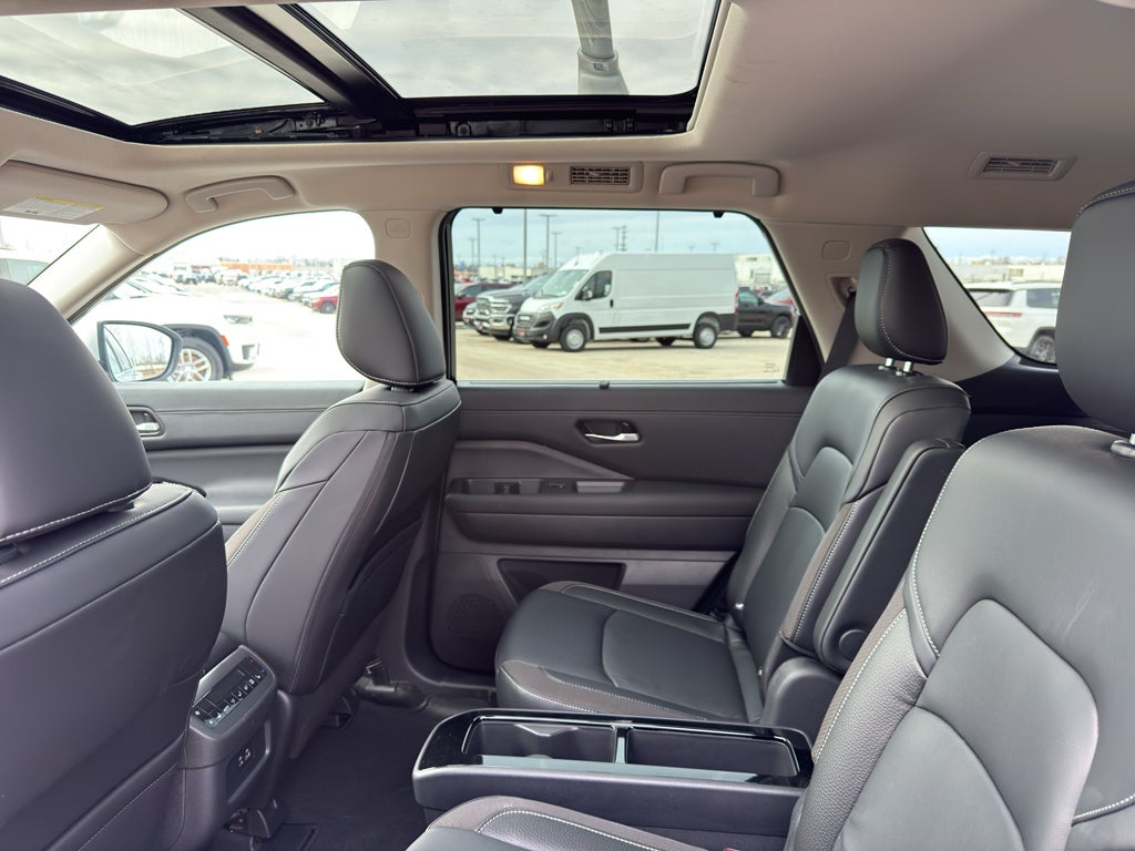 2025 Nissan Pathfinder SL 4WD