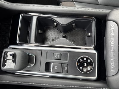 2023 Nissan Pathfinder SL 4WD