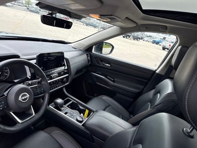 2023 Nissan Pathfinder SL 4WD
