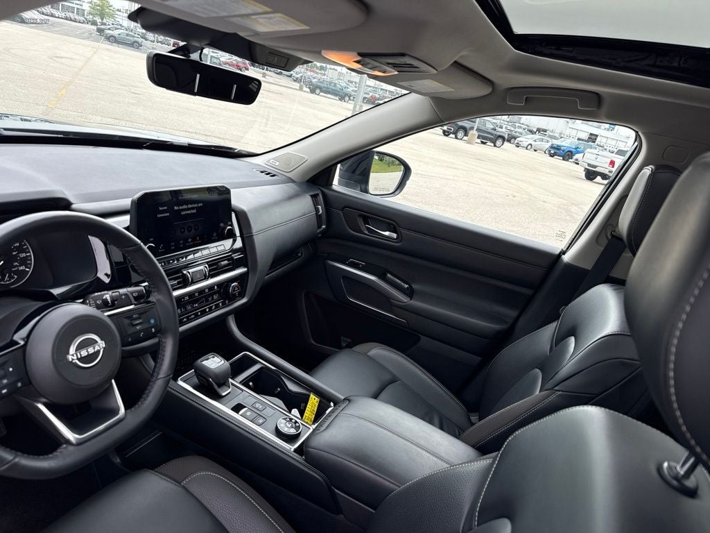 2023 Nissan Pathfinder SL 4WD