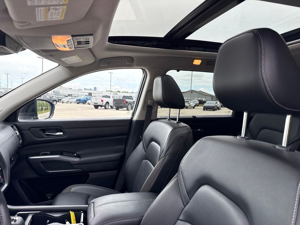 2023 Nissan Pathfinder SL 4WD