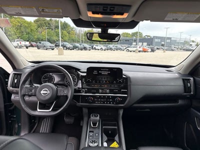 2023 Nissan Pathfinder SL 4WD