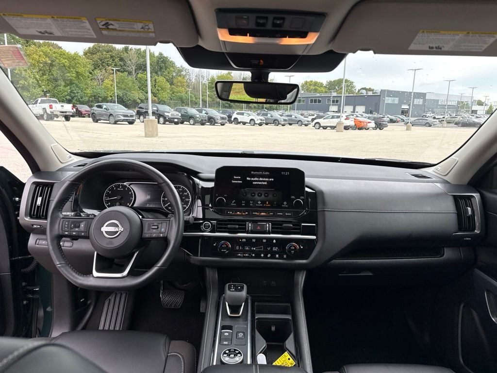 2023 Nissan Pathfinder SL 4WD