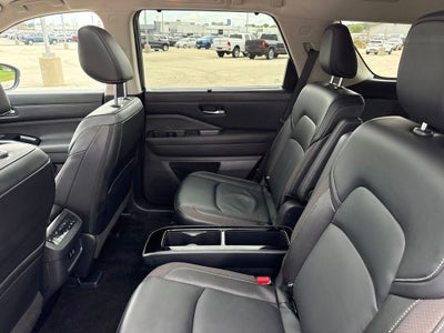 2023 Nissan Pathfinder SL 4WD