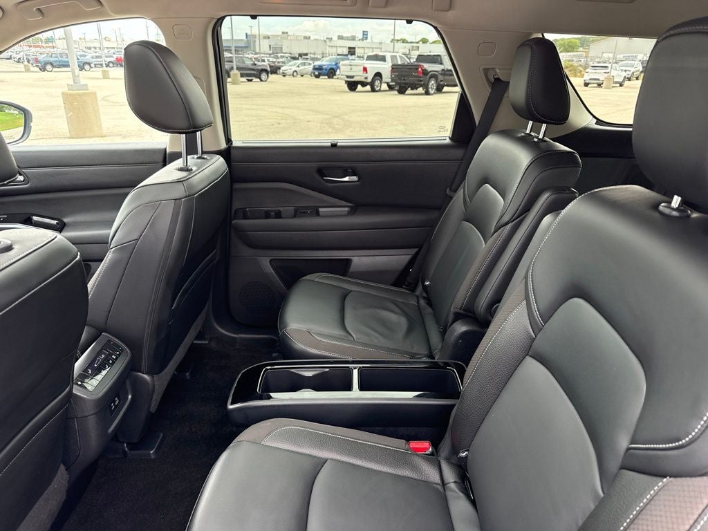 2023 Nissan Pathfinder SL 4WD