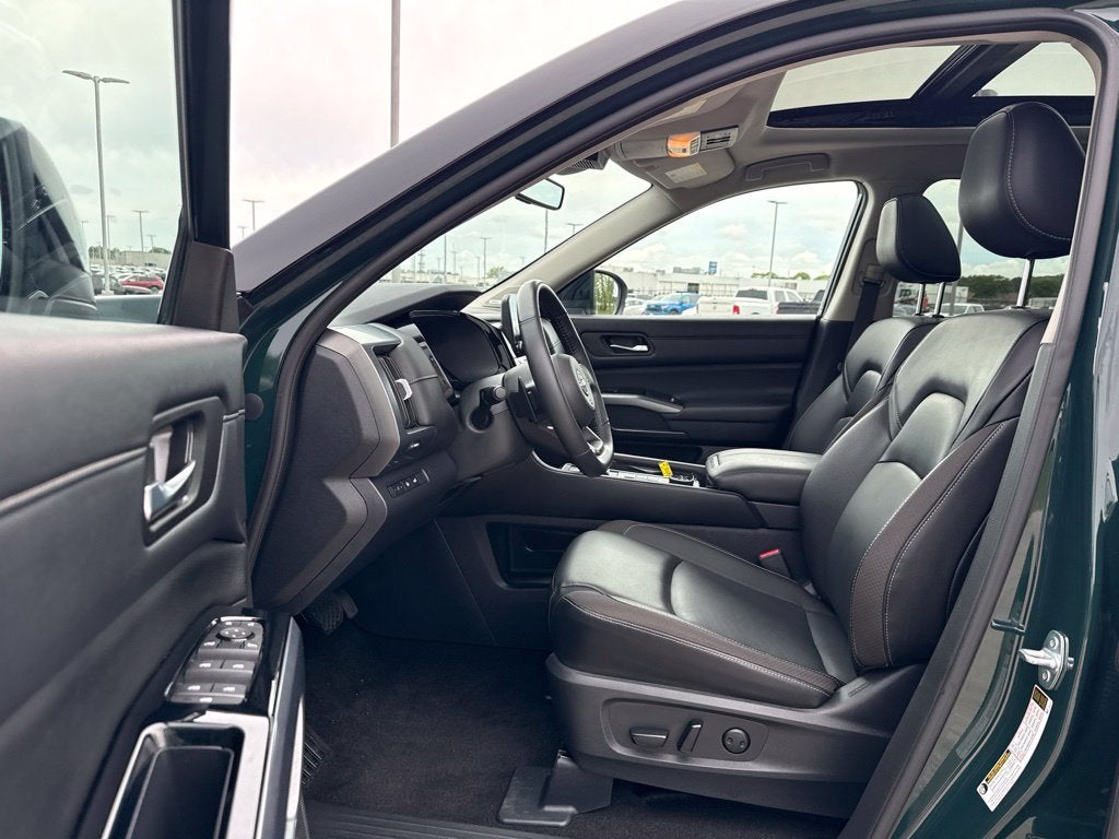 2023 Nissan Pathfinder SL 4WD