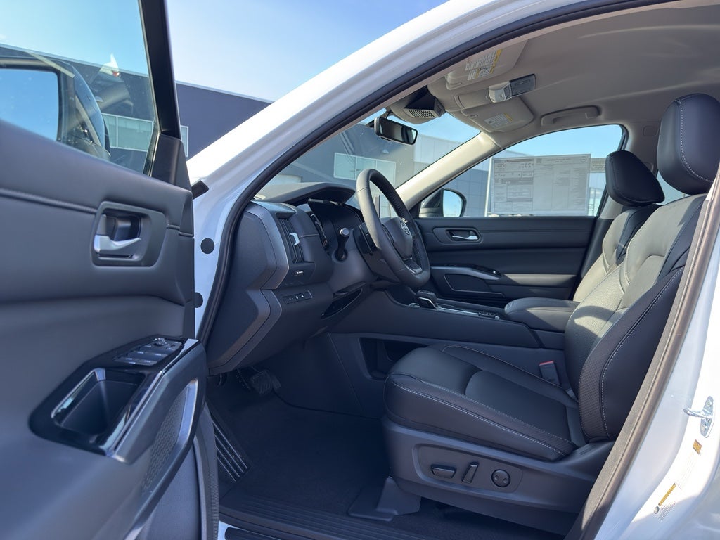 2026 Nissan Pathfinder SL 4WD