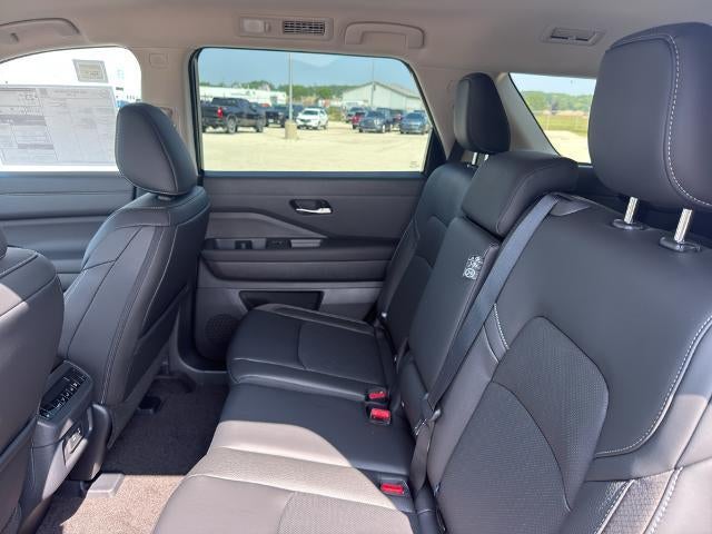 2026 Nissan Pathfinder SL 4WD