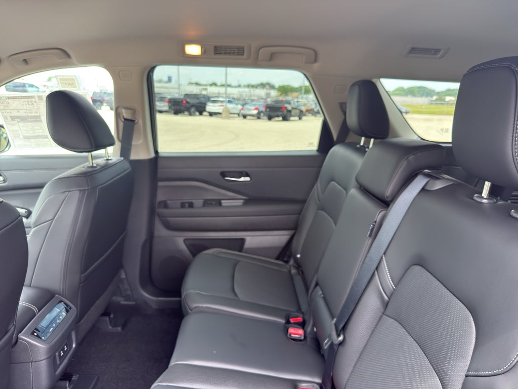 2026 Nissan Pathfinder SL 4WD