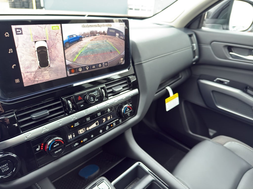 2026 Nissan Pathfinder SL 4WD