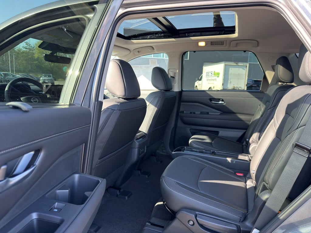 2026 Nissan Pathfinder SL 4WD