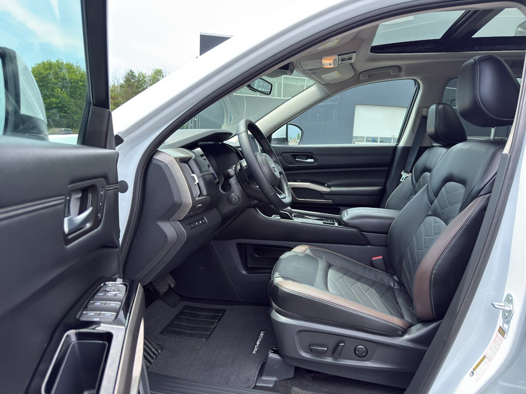 2025 Nissan Pathfinder Platinum 4WD