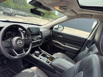 2025 Nissan Pathfinder Platinum 4WD
