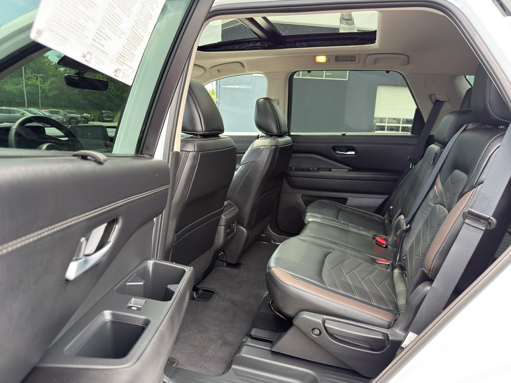 2025 Nissan Pathfinder Platinum 4WD