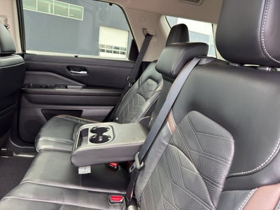 2025 Nissan Pathfinder Platinum 4WD