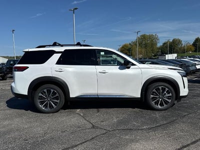 2026 Nissan Pathfinder Platinum 4WD
