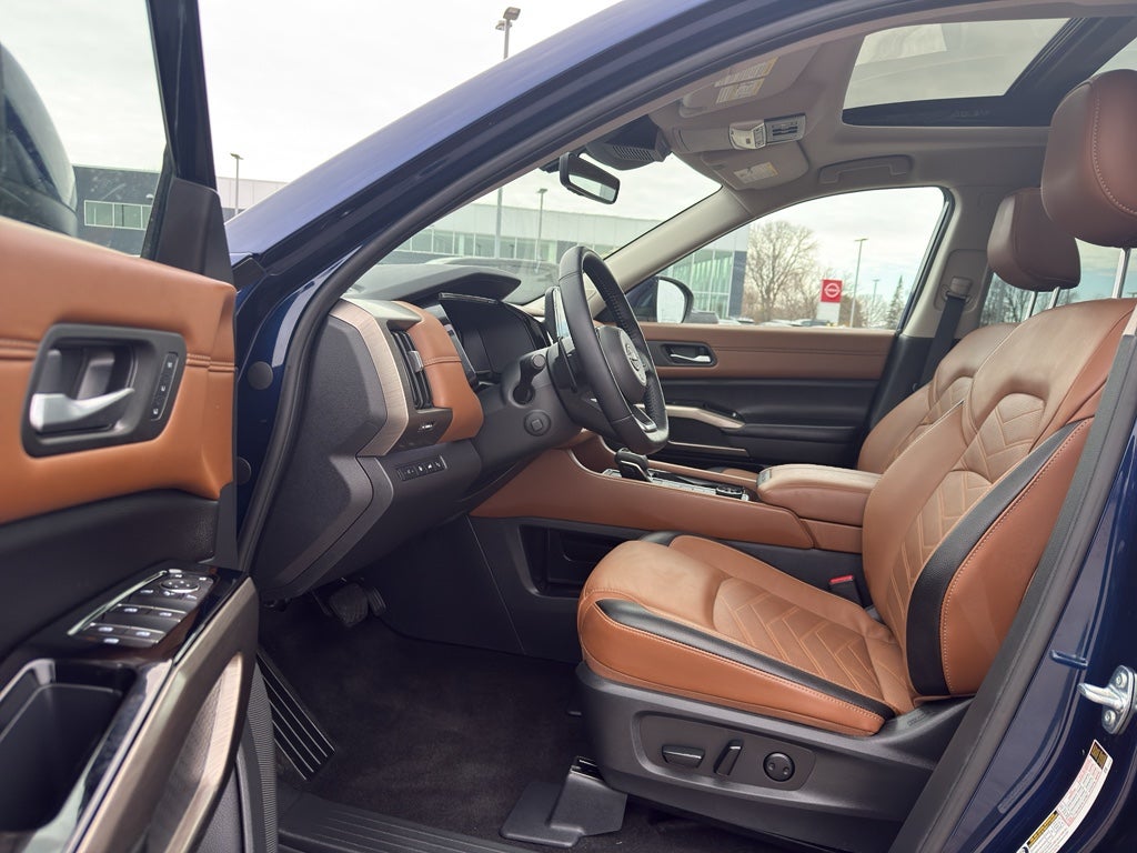 2024 Nissan Pathfinder Platinum 4WD