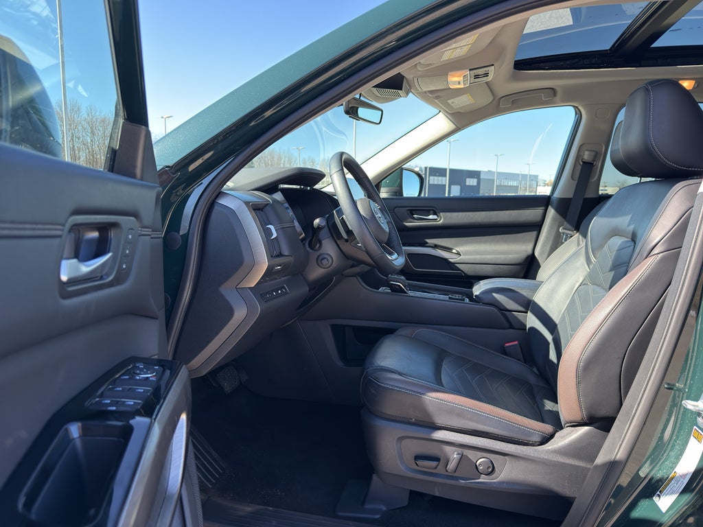 2024 Nissan Pathfinder Platinum 4WD
