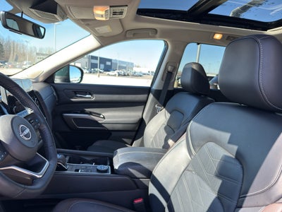 2024 Nissan Pathfinder Platinum 4WD