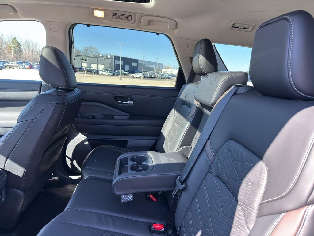 2024 Nissan Pathfinder Platinum 4WD