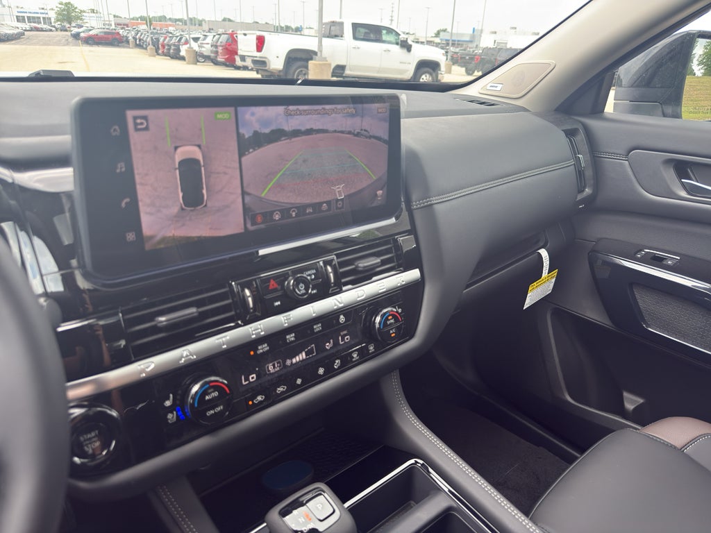 2026 Nissan Pathfinder Platinum 4WD