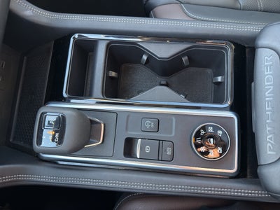 2023 Nissan Pathfinder Platinum 4WD