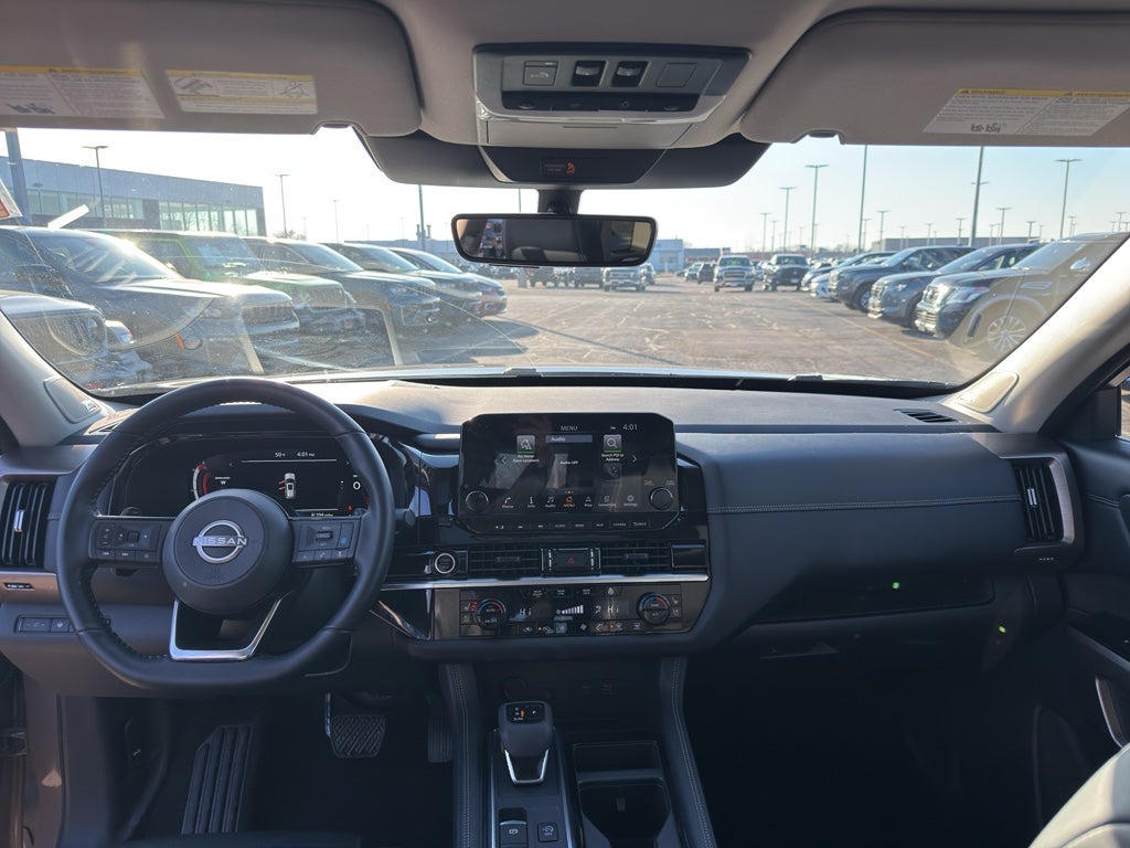 2023 Nissan Pathfinder Platinum 4WD