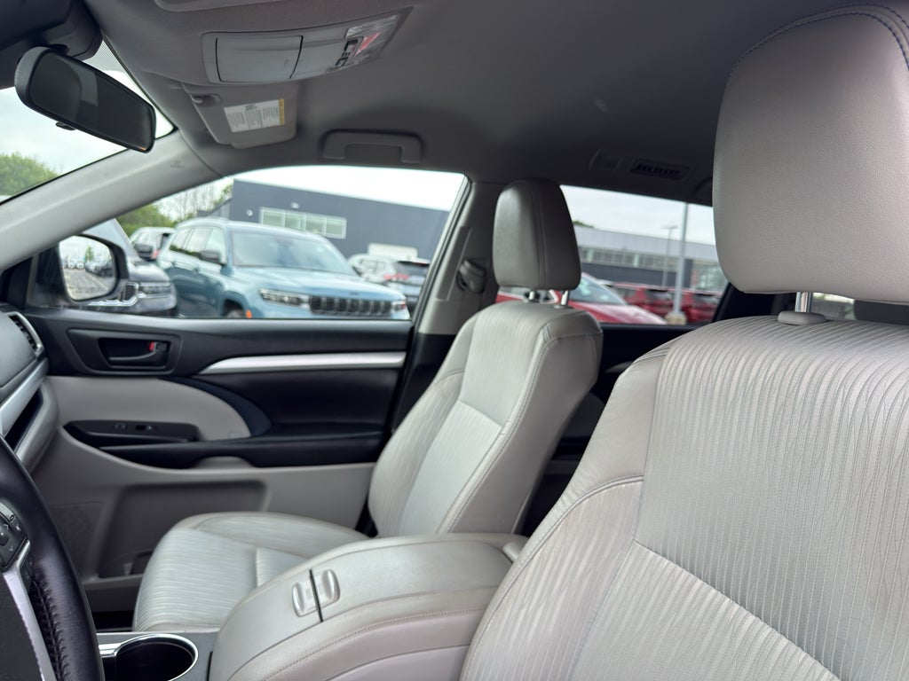 2019 Toyota Highlander LE Plus V6 AWD (SE)