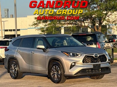 2022 Toyota Highlander XLE AWD (Natl)