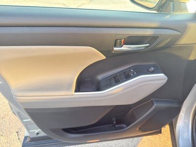 2022 Toyota Highlander XLE AWD (Natl)