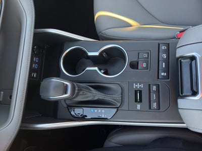 2022 Toyota Highlander XLE AWD (Natl)