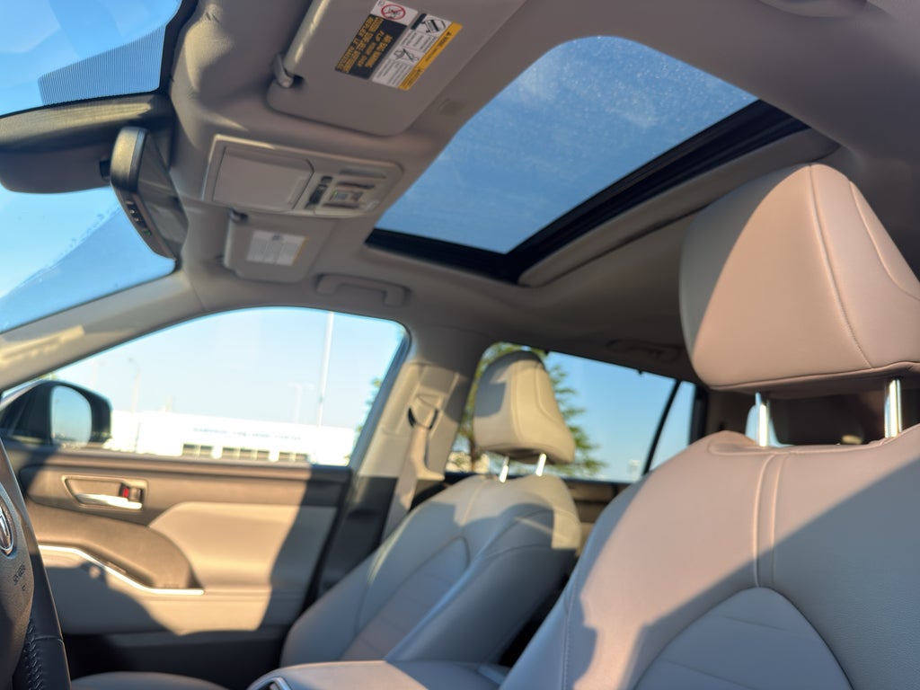2022 Toyota Highlander XLE AWD (Natl)