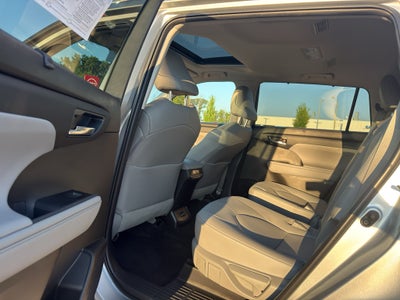 2022 Toyota Highlander XLE AWD (Natl)