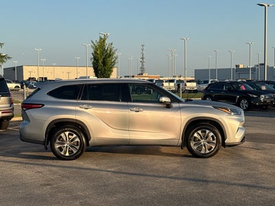 2022 Toyota Highlander XLE AWD (Natl)
