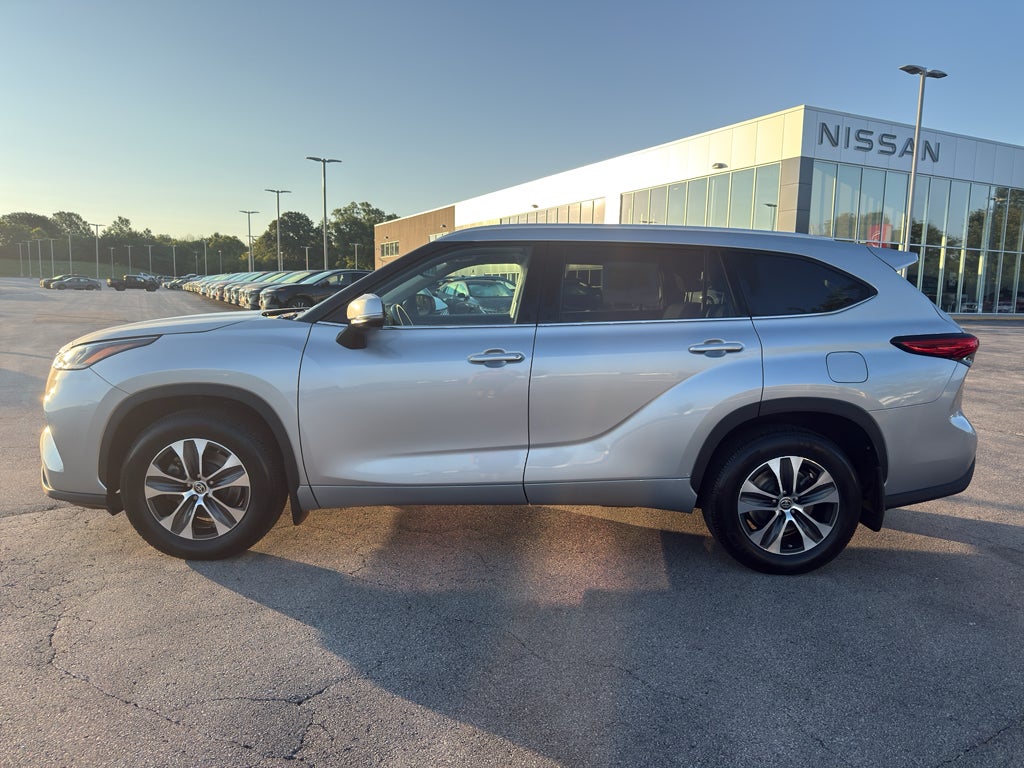2022 Toyota Highlander XLE AWD (Natl)
