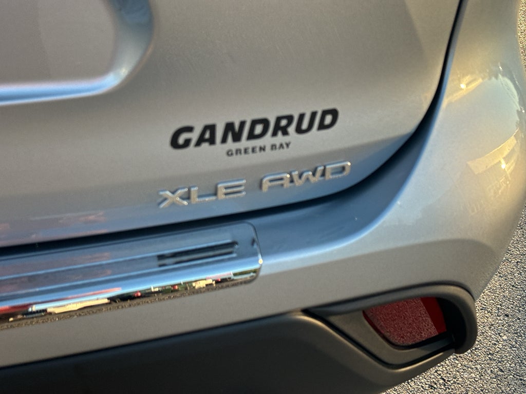 2022 Toyota Highlander XLE AWD (Natl)