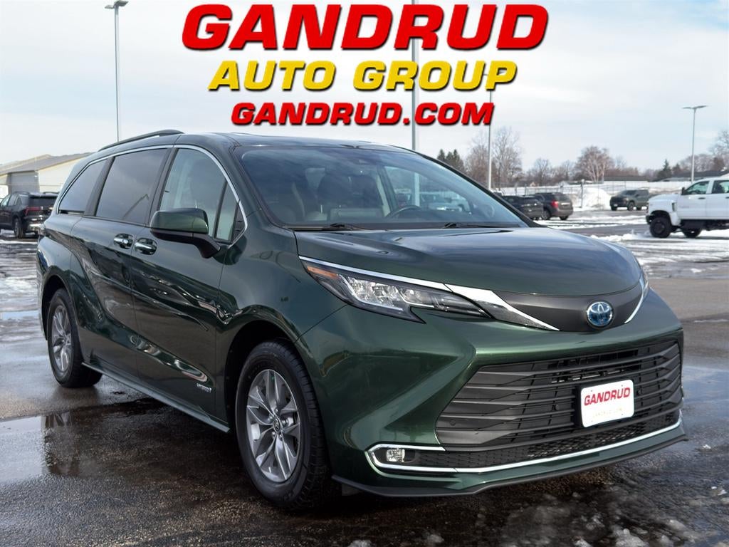 2021 Toyota Sienna XLE FWD 8-Passenger (Natl)