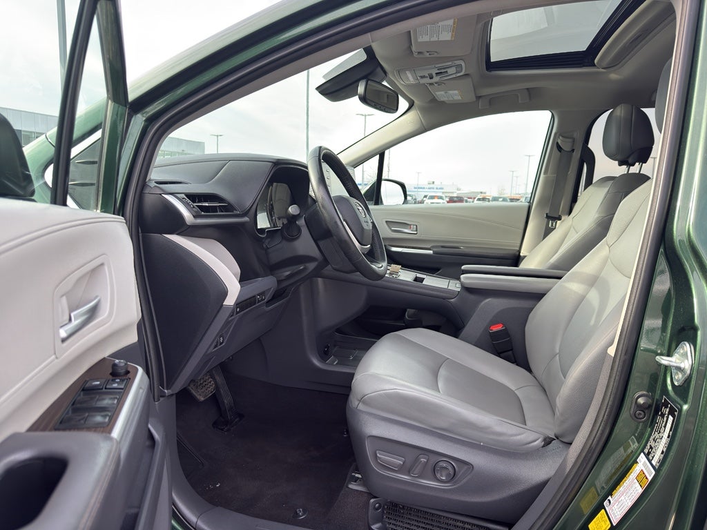 2021 Toyota Sienna XLE FWD 8-Passenger (Natl)