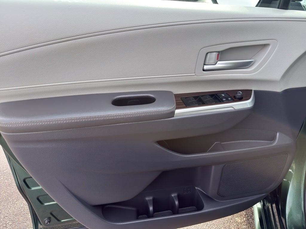 2021 Toyota Sienna XLE FWD 8-Passenger (Natl)