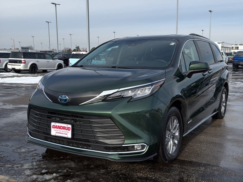 2021 Toyota Sienna XLE FWD 8-Passenger (Natl)