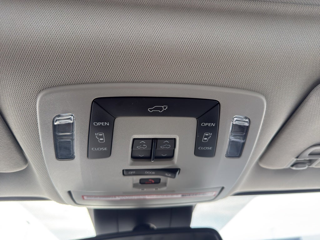 2021 Toyota Sienna XLE FWD 8-Passenger (Natl)