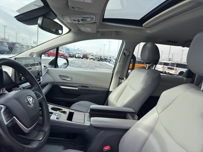 2021 Toyota Sienna XLE FWD 8-Passenger (Natl)
