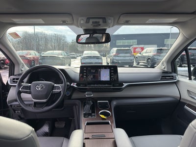 2021 Toyota Sienna XLE FWD 8-Passenger (Natl)