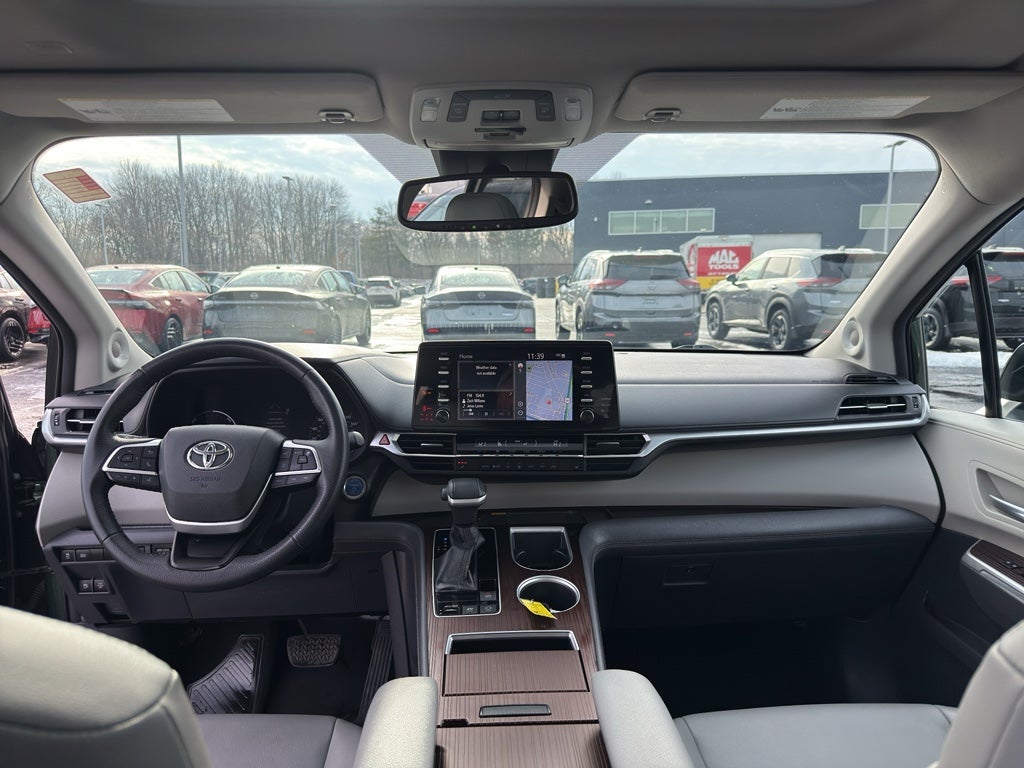 2021 Toyota Sienna XLE FWD 8-Passenger (Natl)